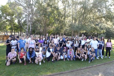 Cloenda amb l'alumnat de secundària del programa Agenda 21 Escolar, al parc de la Mitjana.
