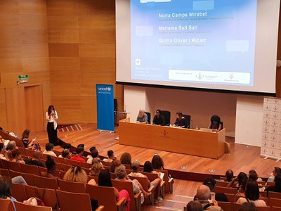 La regidora Mariama Sall ha intervingut durant la presentació de l'acte.