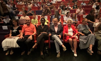 El tinent d'alcalde Paco Cerdà i la regidora Mariama Sall han assistit a la mostra.