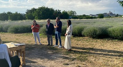 La tinent d'alcalde Freixanet durant els parlaments, al costat del regidor de l'Horta, David Melé, i el tinent d'alcalde Paco Cerdà.