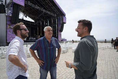 Raphael dona el tret de sortida avui i li seguiran fins diumenge Tanxugueiras, Justin Quiles, Aleesha i Nil Moliner, que actuaran a la Plaça de la Sa….