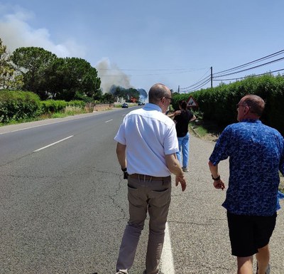 La N-240 s'ha hagut de tallar a la circulació per les flames.