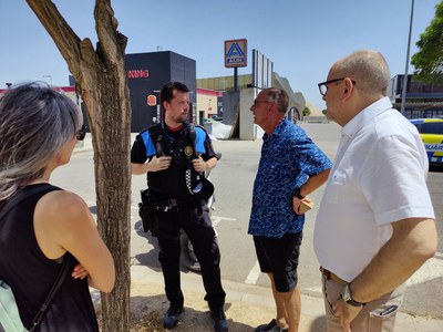 L'alcalde i diversos regidors s'han desplaçat al lloc de l'incendi.