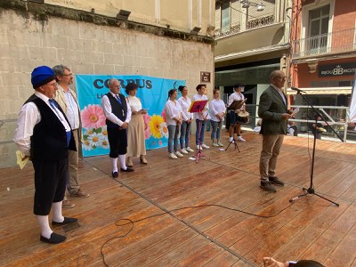 El regidor de Cultura, Jaume Rutllant, ha donat la benvinguda al seguici a la Plaça Paeria.