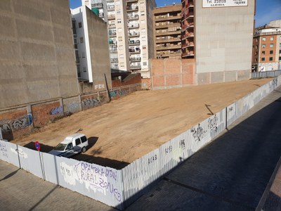 Un solar de titularitat privada, esbrossat, al carrer Bobalà.