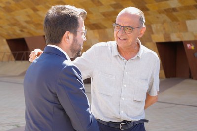Pueyo saluda Aragonès a la seva arribada a la Llotja.