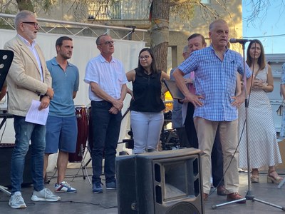 L'Associació de Veïns ha fet un reconeixement al fotògraf Enric Rodríguez per haver lliurat una col·lecció d'imatges històriques del Secà.