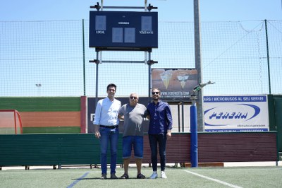 Postius i Amor, amb el president del club durant la visita.
