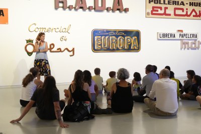 “Activa la miniPanera en família” ha organitzat aquest estiu tres tallers “Sisters” perquè els infants descobreixin el funcionament d’aquesta tipogra….