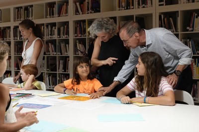 Visita de l'alcalde Pueyo a l'espai miniPanera al Centre d'Art La Panera de Lleida.