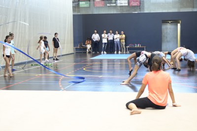 El paer en cap i el regidor d'Esports, al pavelló municipal Juanjo Garra, on es fan estades d'Esportmania.