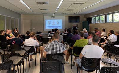 Reunió, a les instal·lacions de la Guàrdia Urbana, amb els agents de l’oci nocturn de la ciutat per informar sobre com actuar en relació amb les punx….