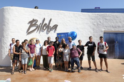 L'alcalde i els regidors Sall i Melé, amb membres de Down Lleida.