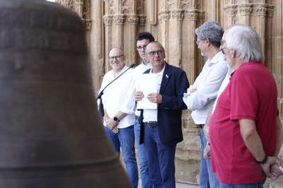 Es tracta d’una de les campanes civils més interessants i amb més riquesa del país i té un so molt singular.