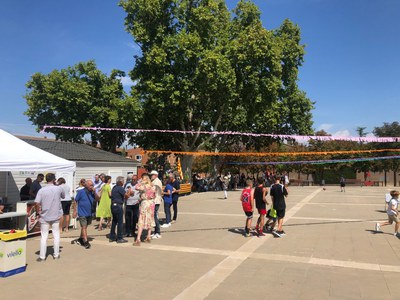 La jornada ha continuat amb el vermut al migdia en què els veïns i veïnes del barri han estat acompanyat pel paer en cap, Miquel Pueyo.
