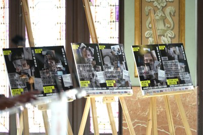 Cartells amb els missatges de la campanya, avui al Saló de Plens.