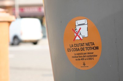 Al juliol es va posar en marxa la campanya informativa per reduir les bosses de brossa fora dels contenidors.
