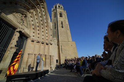 Els parlaments s'han fet davant la Porta dels Apòstols de la Seu Vella.
