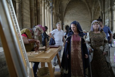 El claustre de la Seu Vella ha fet un viatge en el temps a l'època medieval.