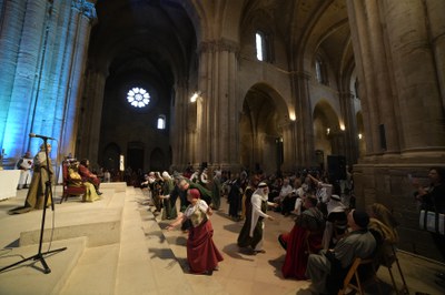 Mig centenars de festers participen  en les diferents escenes de la recreació històrica.