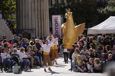L'Àliga de la Ciutat, entrant en la plaça Sant Joan.