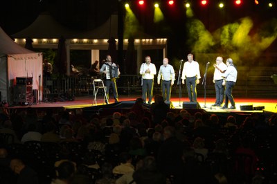 Actuació conjunta dels dos grups d'havaneres per tancar el recital.