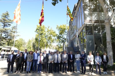 Tradicional hissada de la bandera al Dia de la Comarca de la Fira de Sant Miquel.