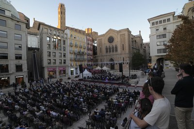 El concert de les Festes de la Tardor de la Banda Municipal torna a omplir la plaça Sant Joan.