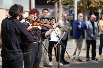 El duet lleidatà de folk Lauezeta ha intrepretat diverses peces musicals durant l'acte institucional.