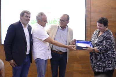 Placa commemorativa per a la Comissió de l'Horta de la FAV que l'any que ve celebrarà els seus 30 anys.