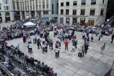 Ball de festa major a la plaça Sant Joan.