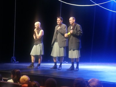 Més de 800 alumnes corresponents a 17 centres educatius de les Terres de Lleida han gaudit de la primera obra que s’ha presentat en aquest cicle és “….