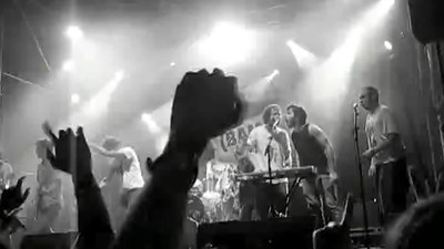 Material Sirles permet recuperar la història del grup barceloní Surfing Sirles..