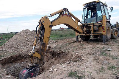 Les primeres actuacions consisteixen en la construcció dels anclatges de les noves torres.