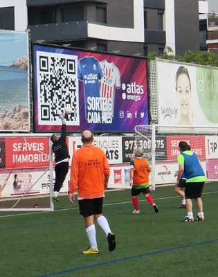 El regidor David Melé ha fet de porter a l'equip All Stars del torneig celebrat avui a les instal·lacions de l'Atlètic Segre.