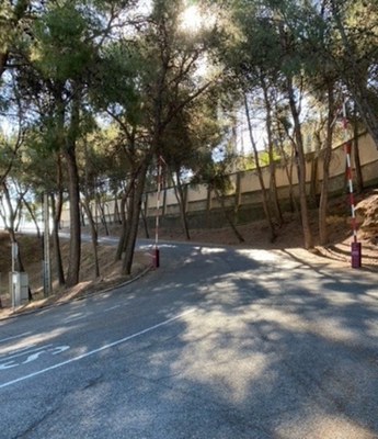 Pujada del Turó de Gardeny, on es preveu implementar l’urbanisme tàctic i per on passaran les rutes que connecten el barri de la Mariola amb el Turó.