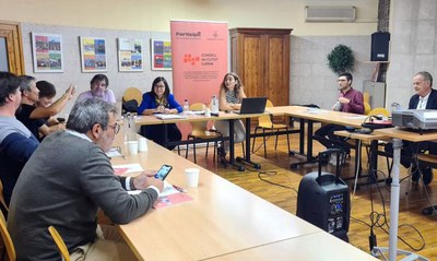 Reunió de la Comissió de transformació digital, dins del Consell de Ciutat, a la sala Paulo Freire.