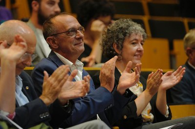 El paer en cap Miquel Pueyo amb la directora artística del festival Judith Vives.