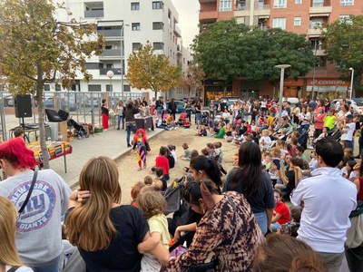 Agipa ha promogut la Castanyada'22 davant l'institut Lladonosa a Pardines.