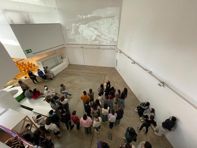 L’Escola d’Art Municipal Leandre Cristòfol s’ha sumat als actes de commemoració del bombardeig.