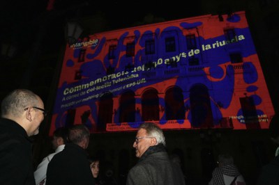 L'alcalde ha assistit a la projecció del mapping amb què s'ha clos l'Intangible en companyia amb altres regidors.