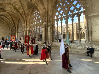 Desfilada pel claustre de la Seu Vella.