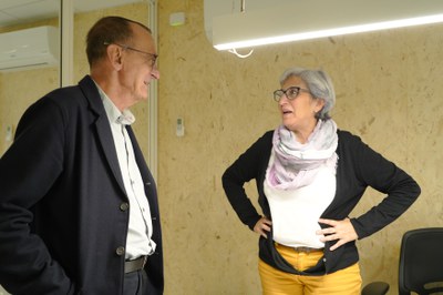 Pueyo ha saludat als treballadors de l'oficina.