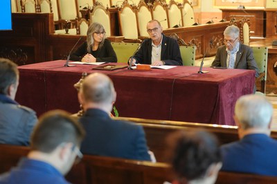 L'alcalde Pueyo ha presidit la signatura del Pacte Local per a la prevenció de la segregació escolar, que s'ha fet al Saló de Sessions de la Paeria.