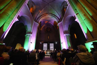 La Nau Central de la vella catedral s'ha vestit de gala amb motiu de la Nit Literària.