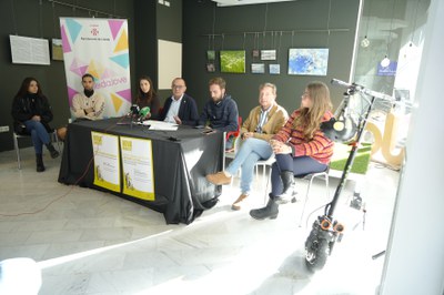 Es formarà a 10 joves, usuaris de patinet elèctric, perquè dissenyin tallers de seguretat vial adreçats a nois i noies de 4rt d’ESO, 1r i 2n de Batxi….