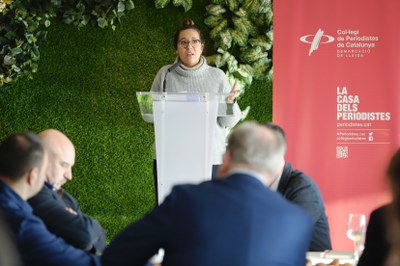 La presidenta del Col·legi de Periodistes, Laura Alcalde, ha presentat al paer en cap.