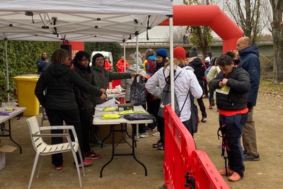 Punt de lliurament de dorsals abans d'iniciar-se la caminada.