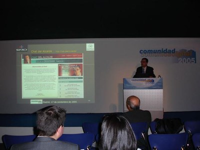 El gerent d'Accés, Josep Clotet, presentant el Xat de l'alcalde.