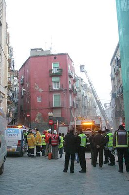Les tasques d'enderroc han començat d'immediat aquest dissabte al vespre.